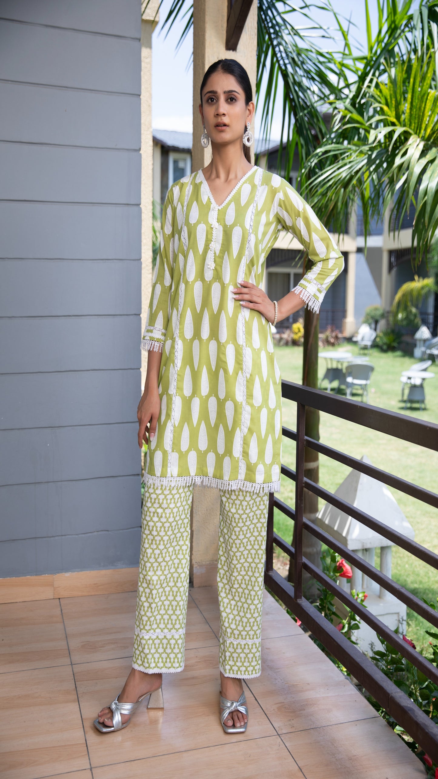 Kiara Green Cotton Kurta Set – V Neck, 3/4 Sleeves