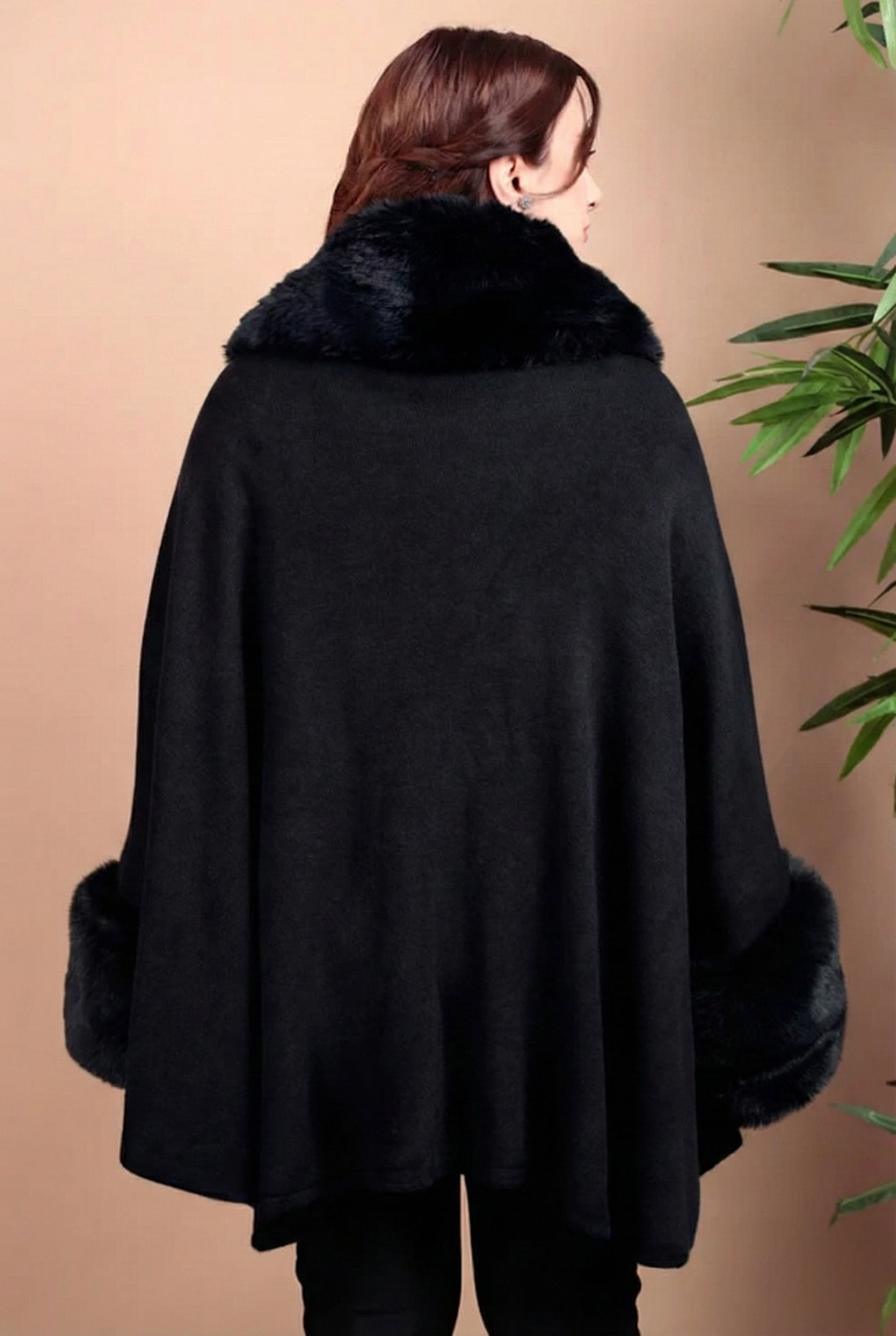 Legant Fur-Trimmed Cape