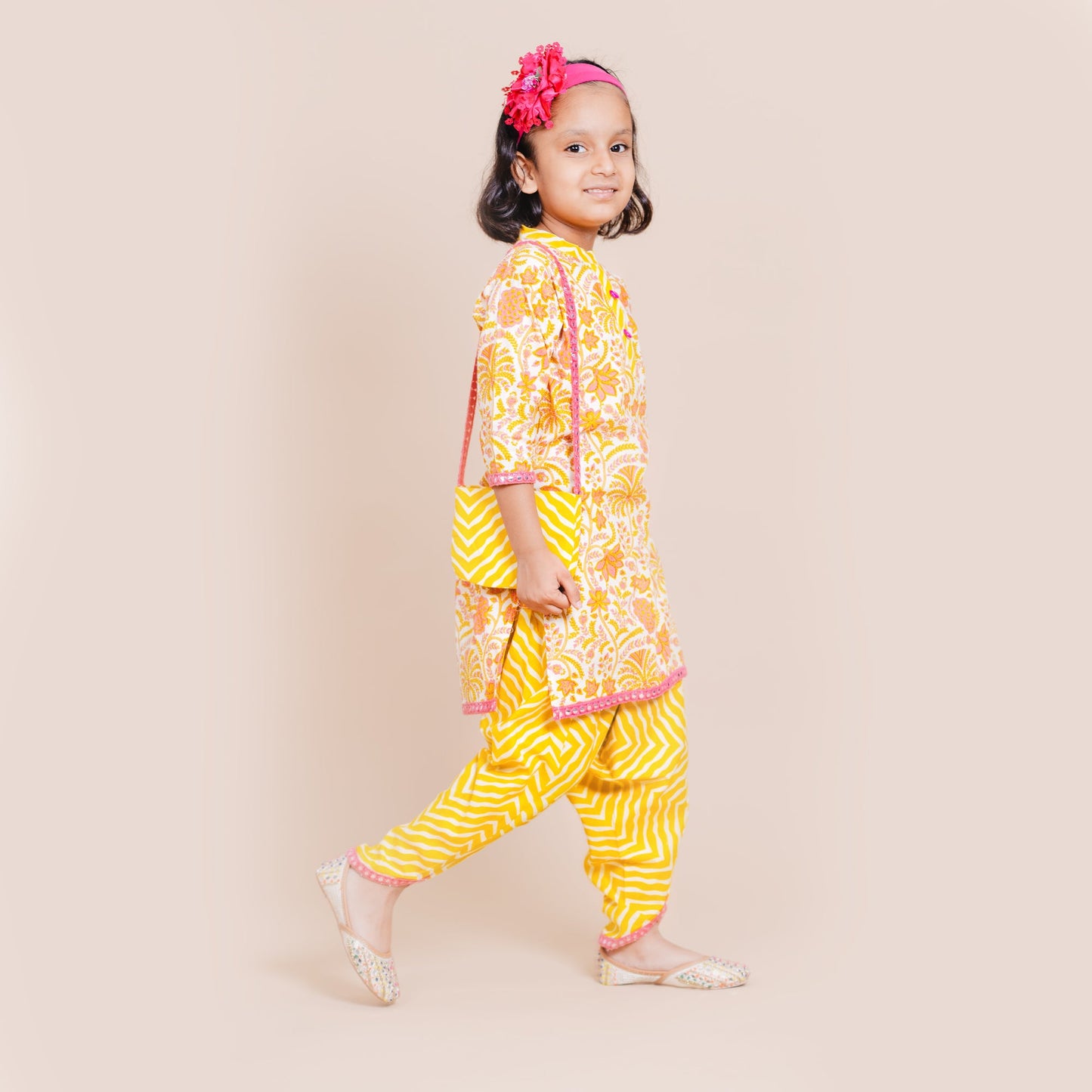 Stylish Coordinated Tulip Pants and Kurta Set with Sling Bag