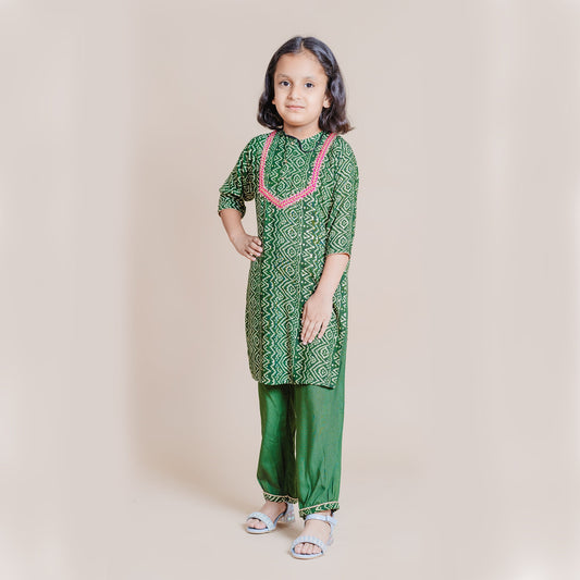 Exquisite Bandhej Rayon Kurta with Gotta Detailing Paired with Harem Pants Set