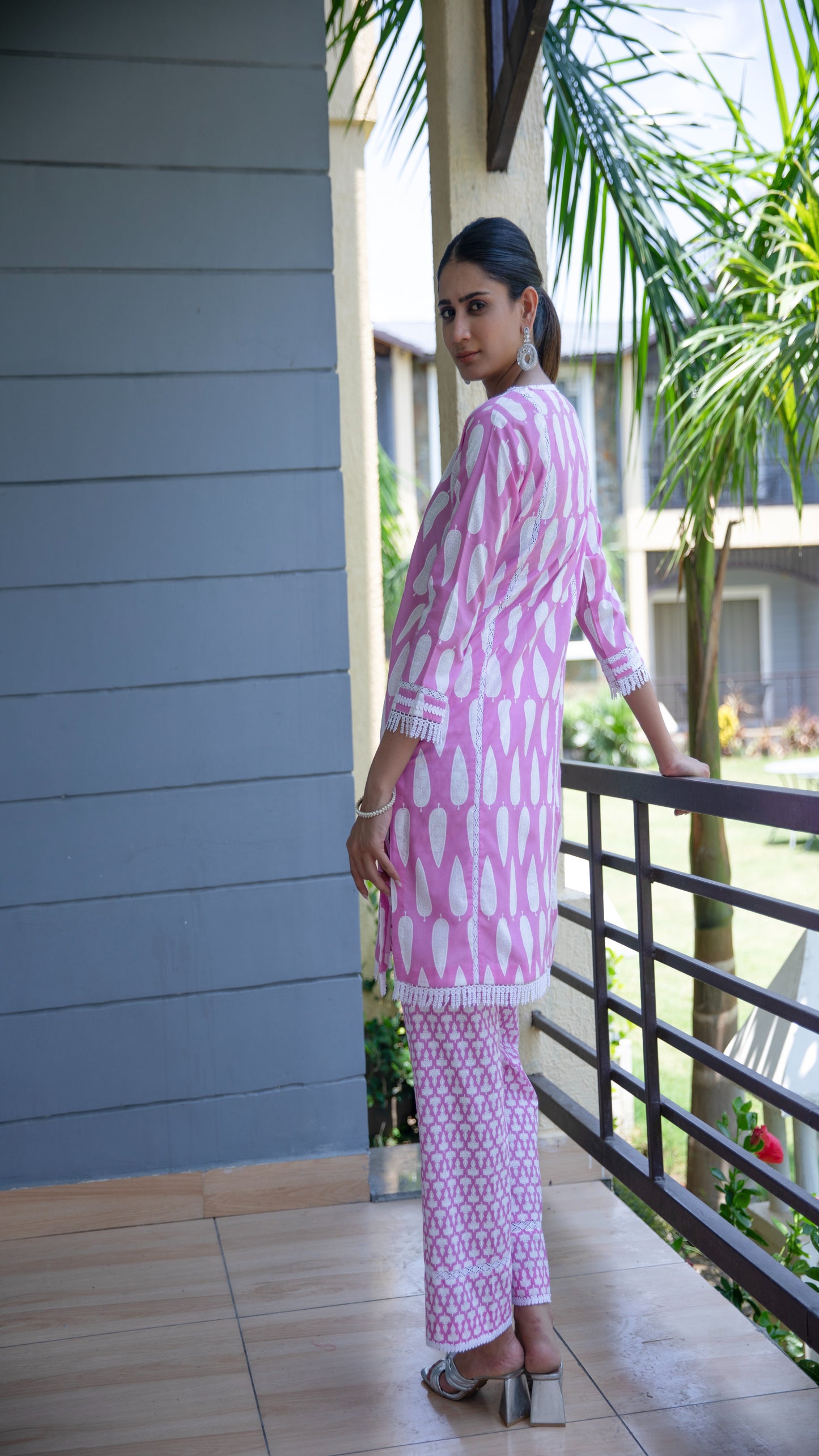 Meera Pink Cotton Kurta Set – V Neck, 3/4 Sleeves