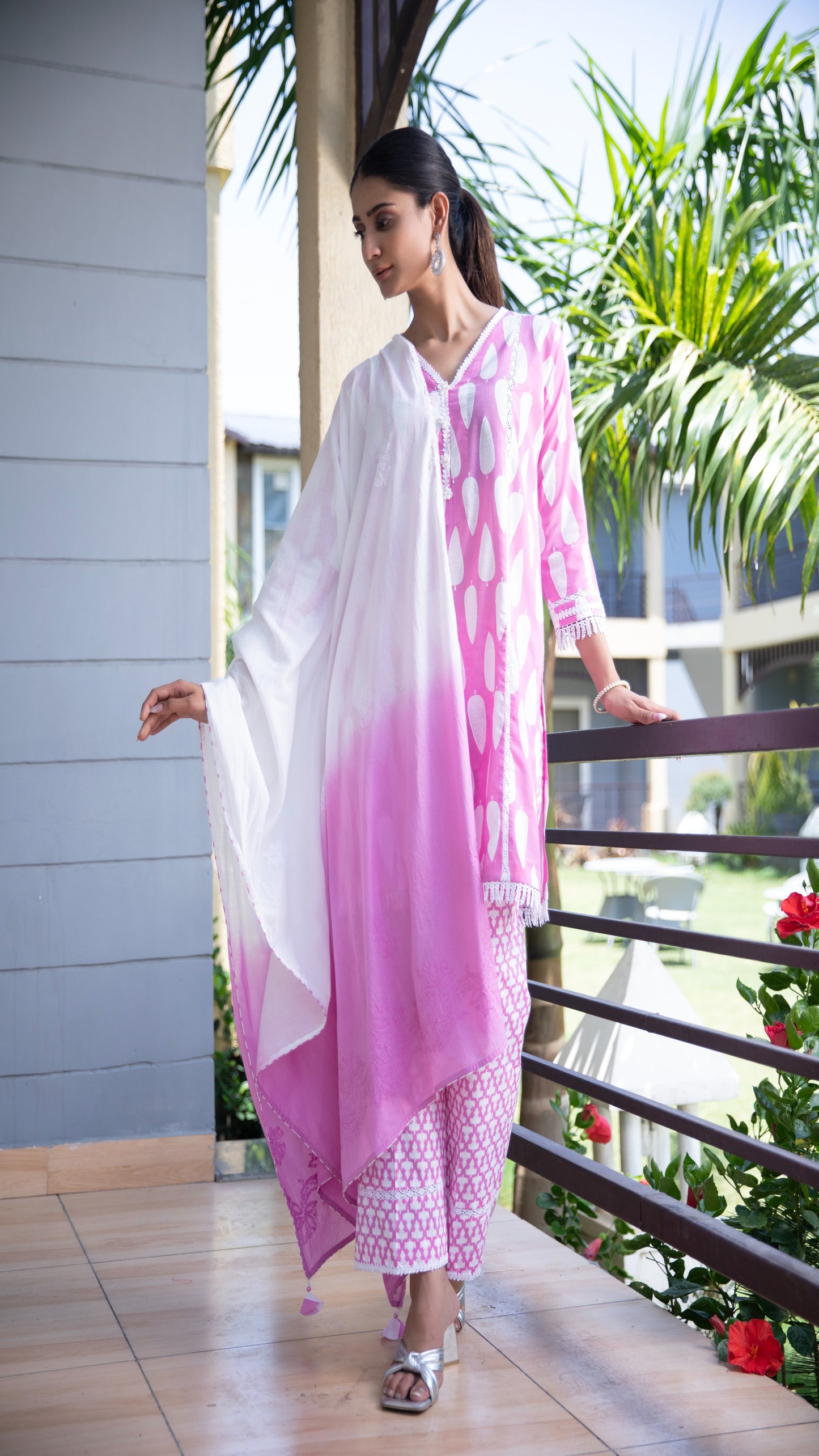 Meera Pink Cotton Kurta Set – V Neck, 3/4 Sleeves