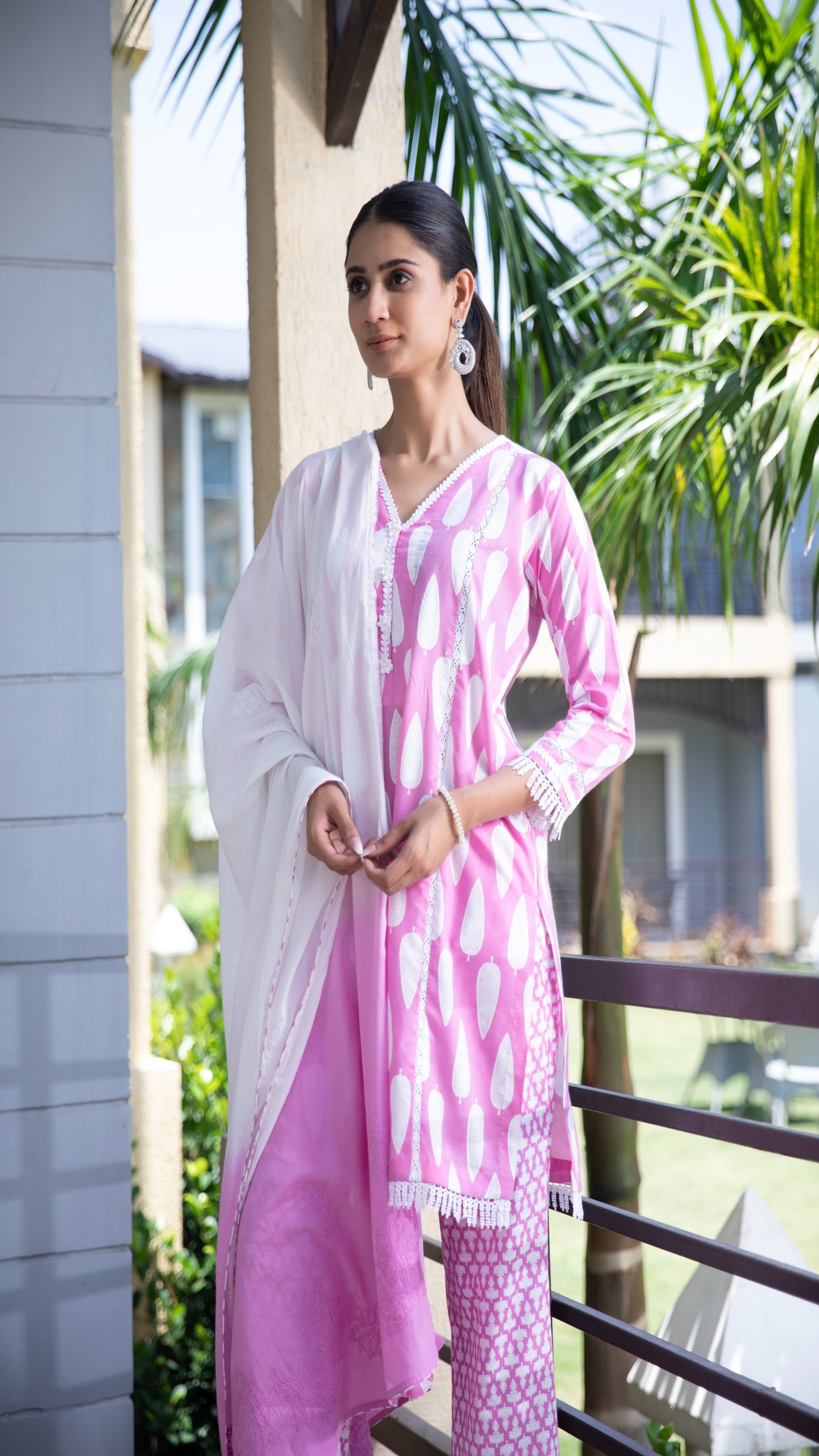 Meera Pink Cotton Kurta Set – V Neck, 3/4 Sleeves