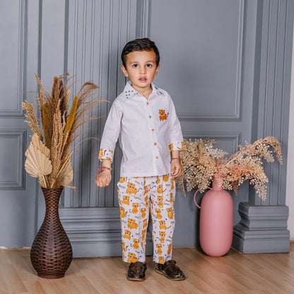 WHITE SHIRT WITH LION EMBROIDERED BROOCH PAIRED WITH LION PRINTED PANTS