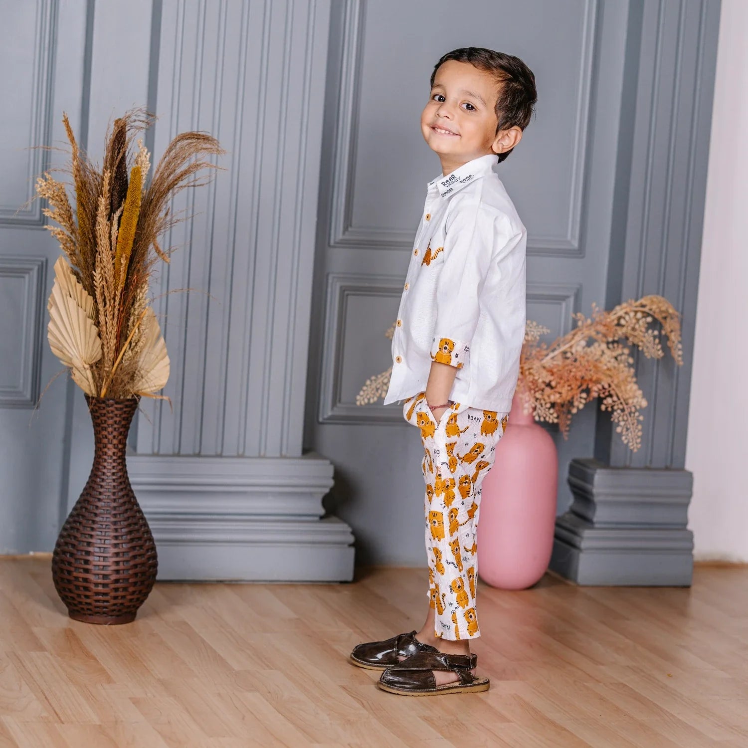 WHITE SHIRT WITH LION EMBROIDERED BROOCH PAIRED WITH LION PRINTED PANTS