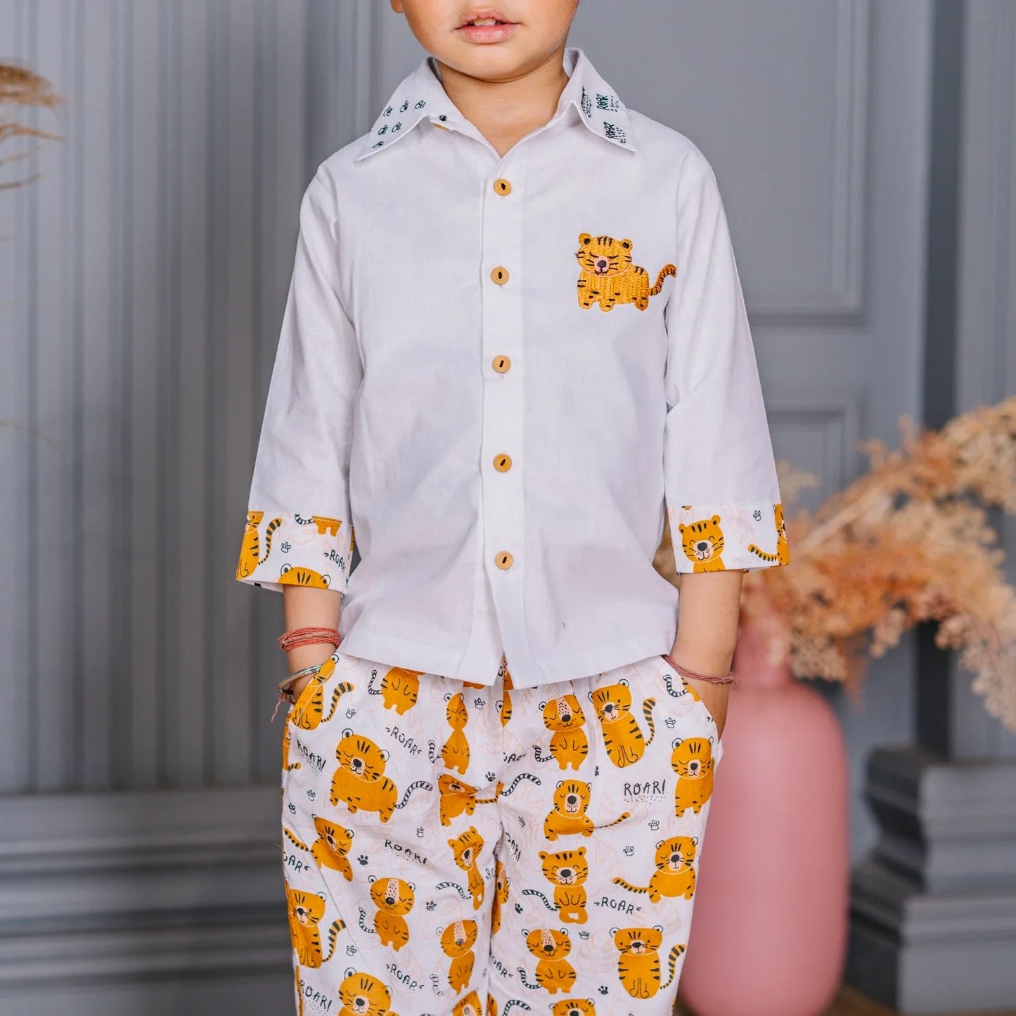 WHITE SHIRT WITH LION EMBROIDERED BROOCH PAIRED WITH LION PRINTED PANTS