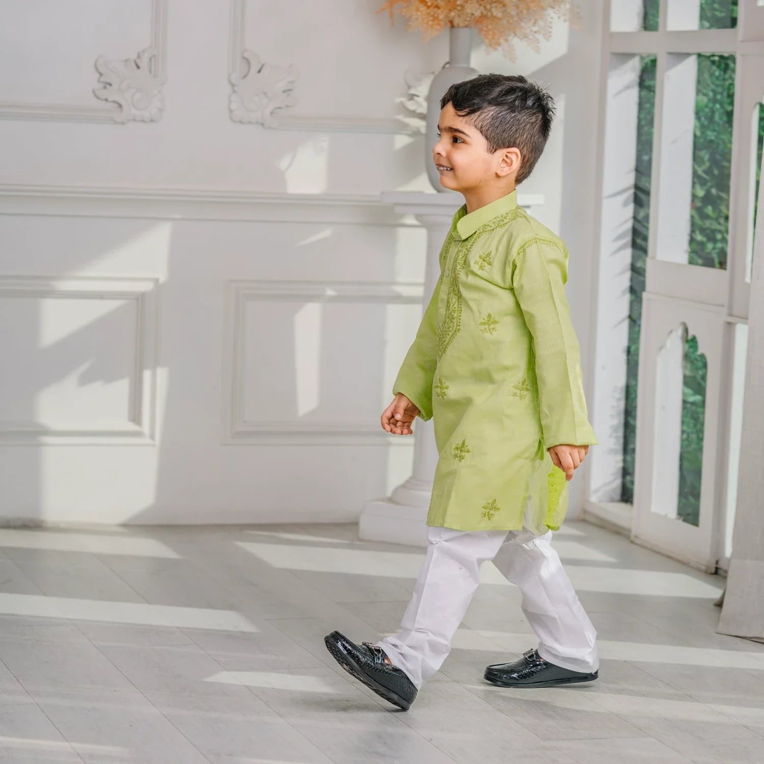 Lakhnavi Kurta paired with White Pants