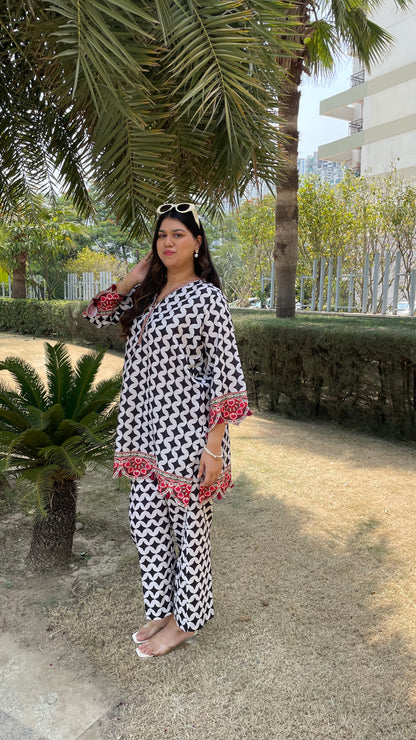 Aaira Cotton Linen Co-ord Set – Scalloped 3/4 Sleeves, V Neck