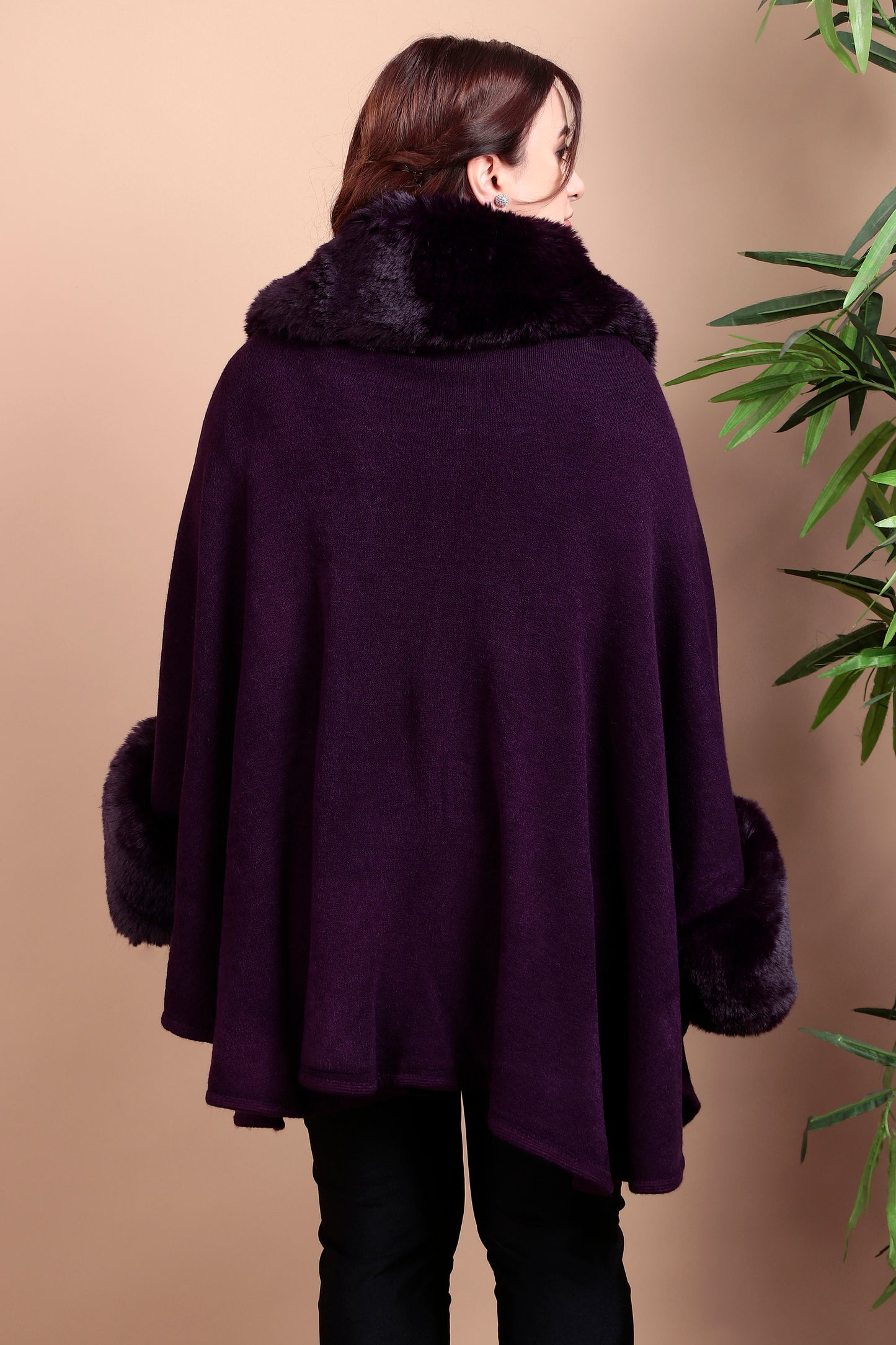 Legant Fur-Trimmed Cape