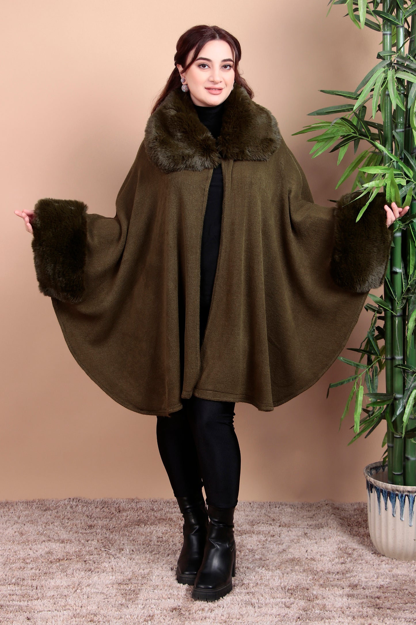 Legant Fur-Trimmed Cape