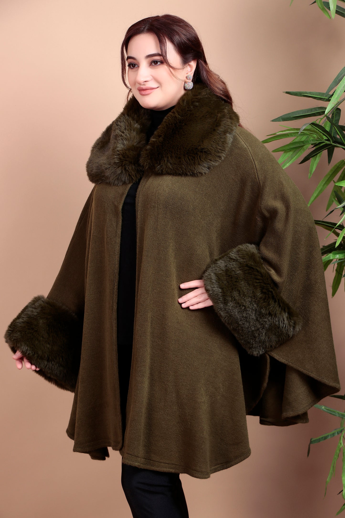 Legant Fur-Trimmed Cape