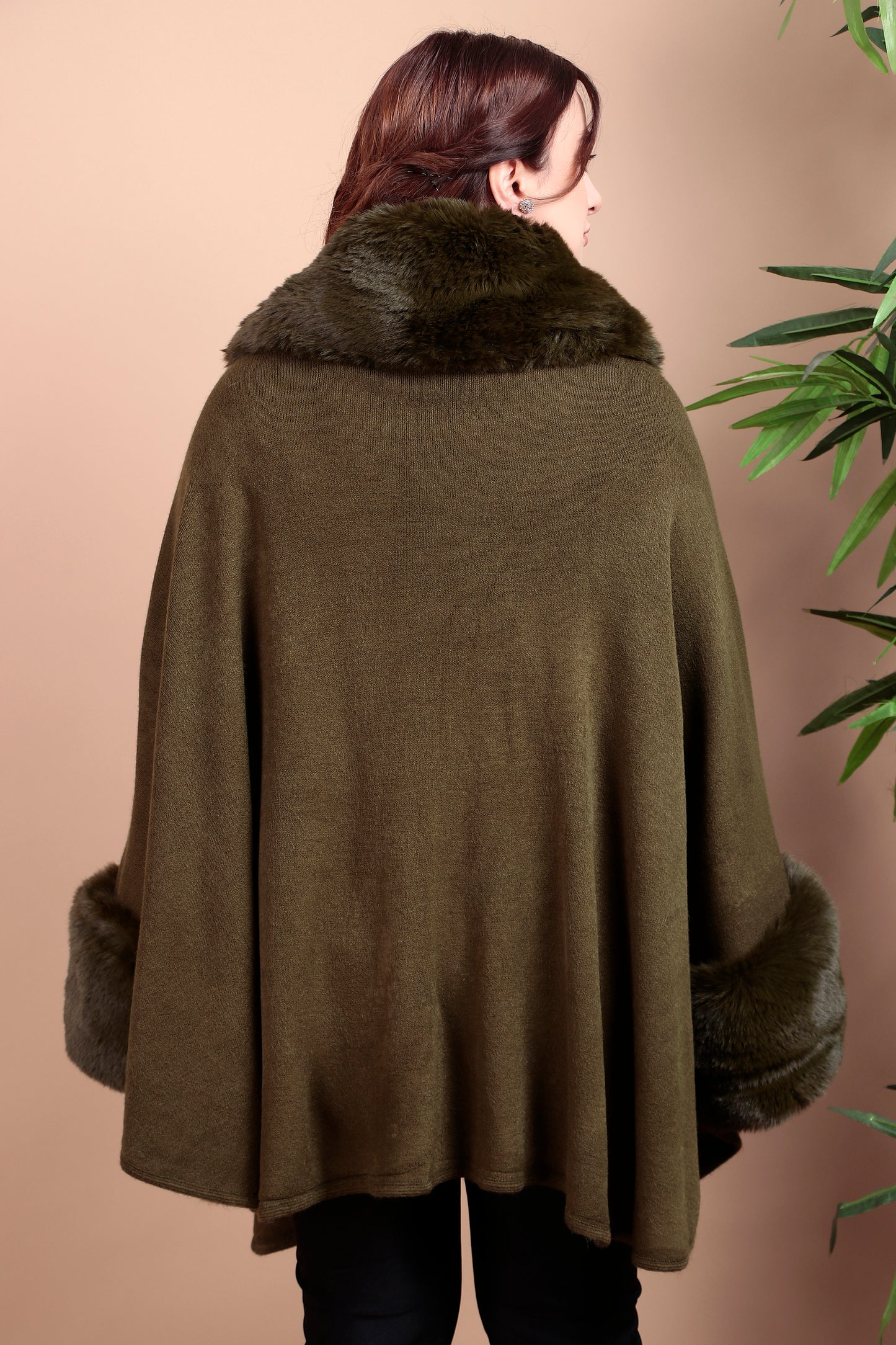 Legant Fur-Trimmed Cape