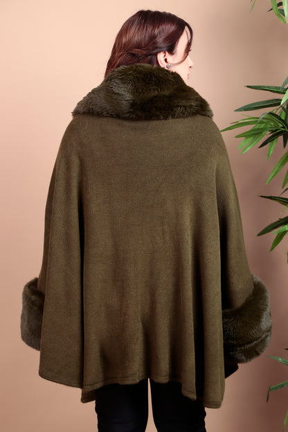 Legant Fur-Trimmed Cape