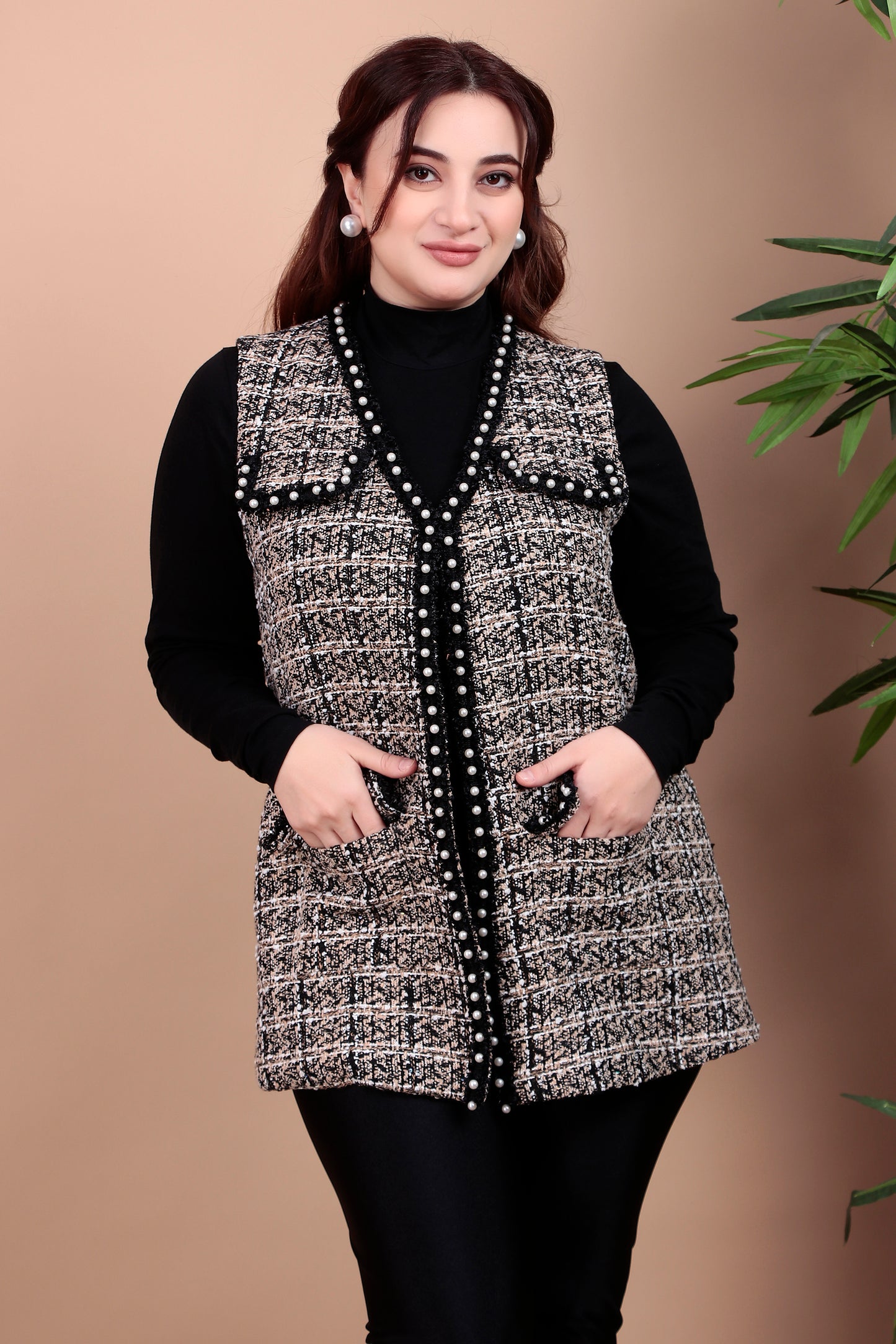 Sleeveless woolen jacket