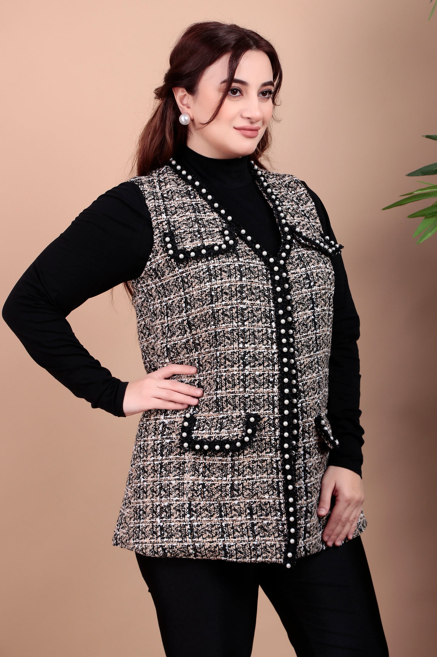 Sleeveless woolen jacket