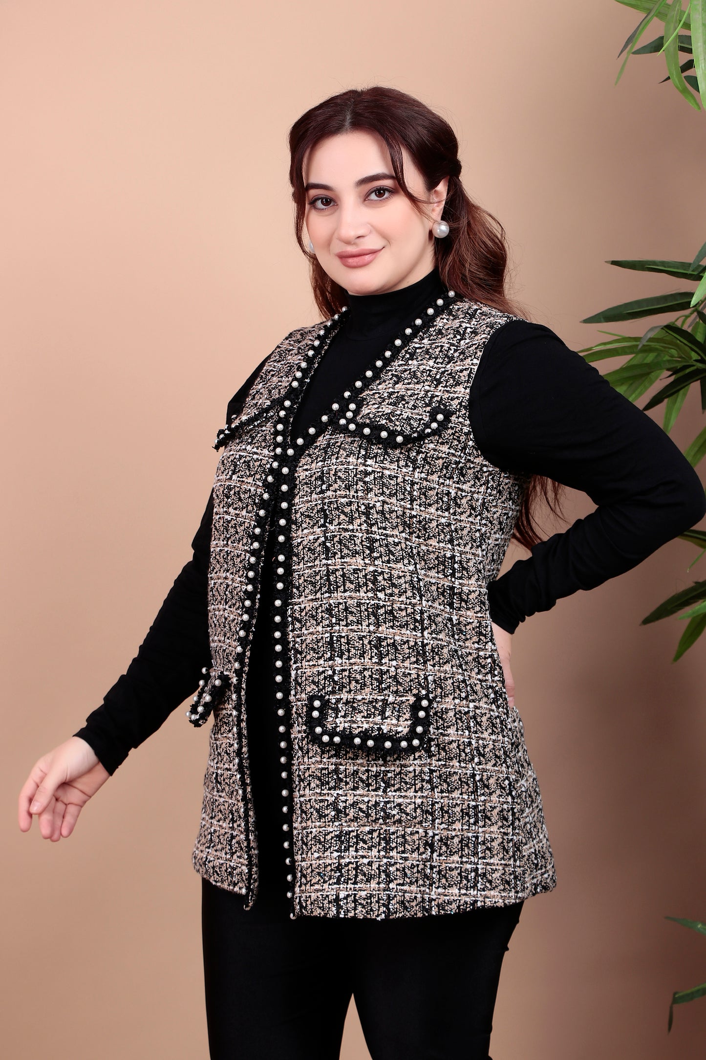 Sleeveless woolen jacket