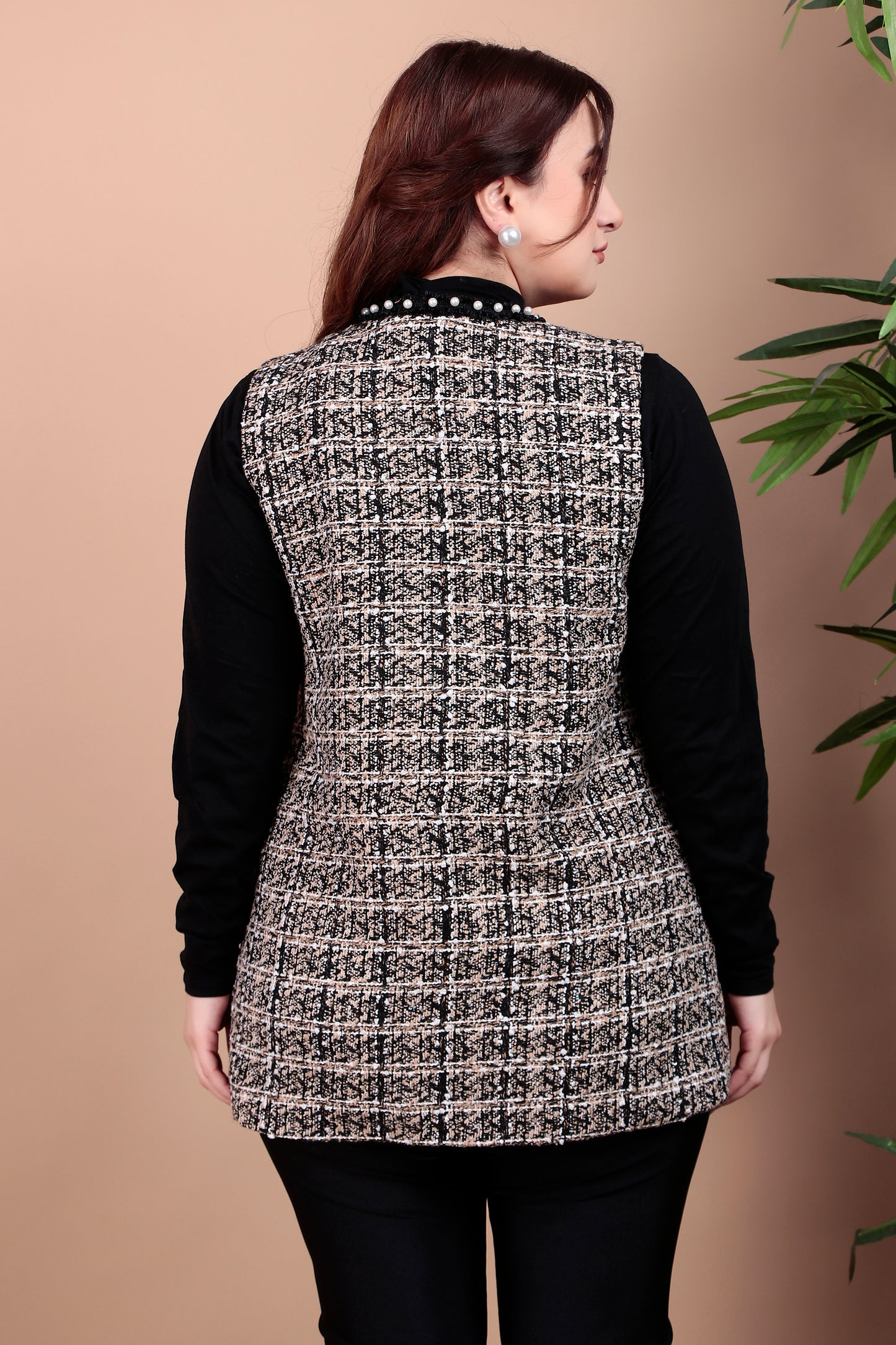 Sleeveless woolen jacket