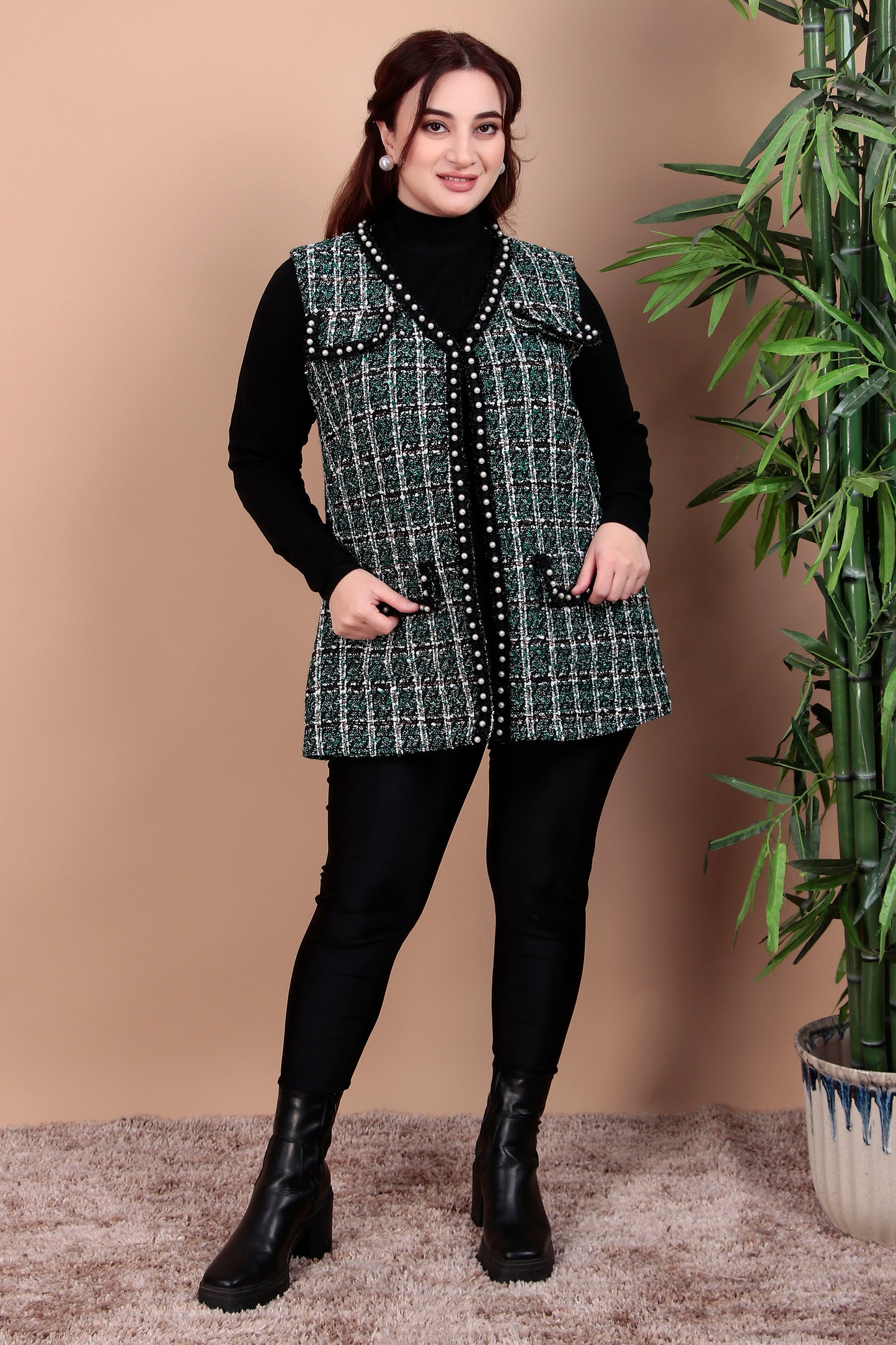 Sleeveless woolen jacket