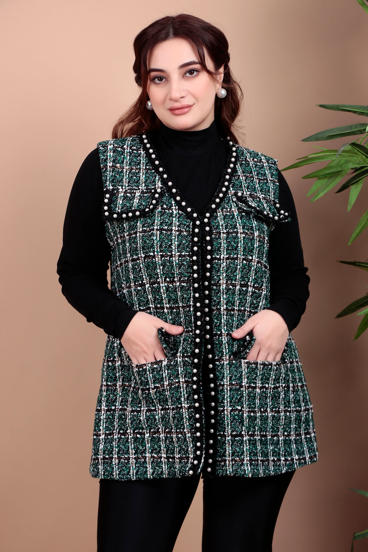 Sleeveless woolen jacket